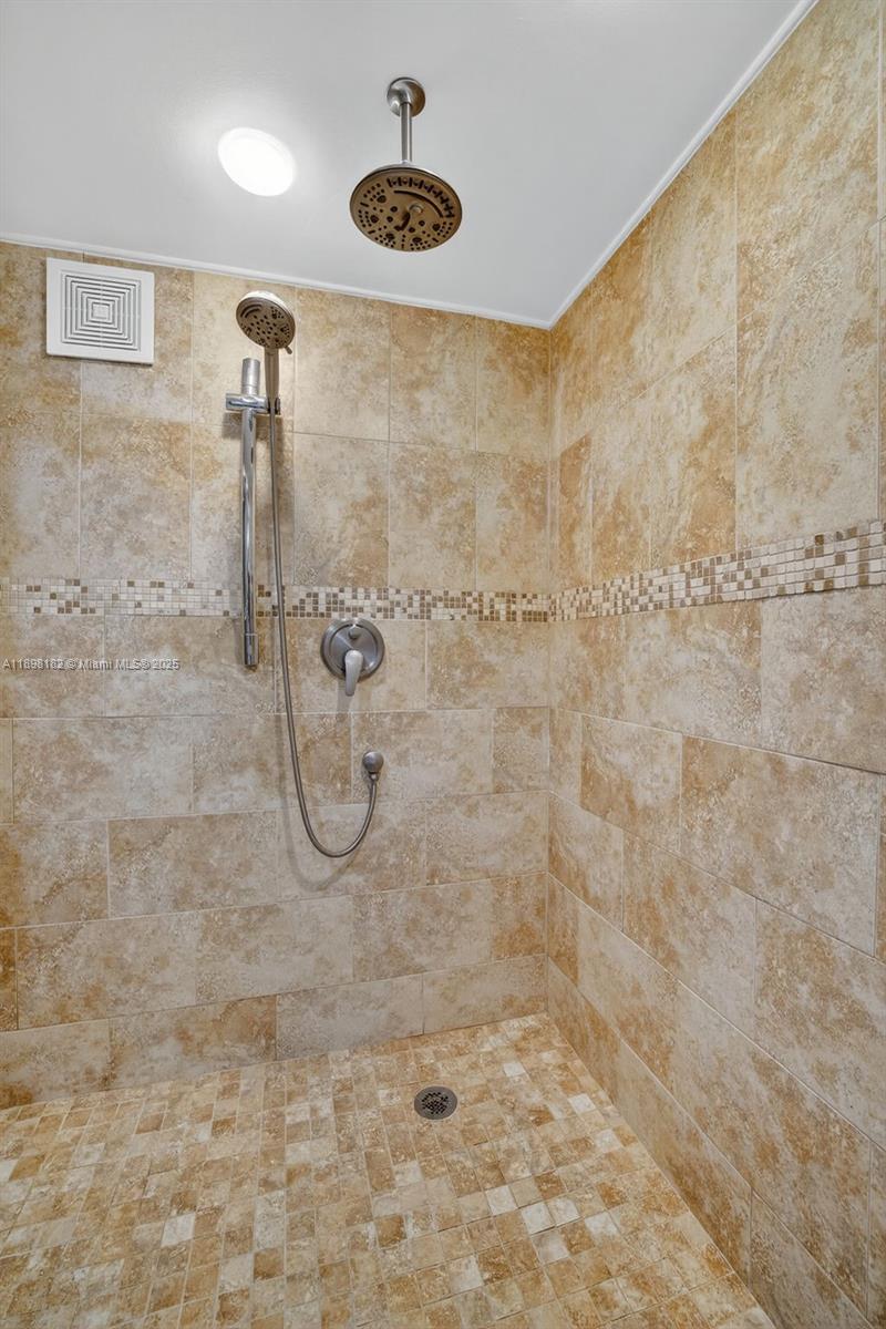 PLAZA TOWERS NORTH CONDO - Residential