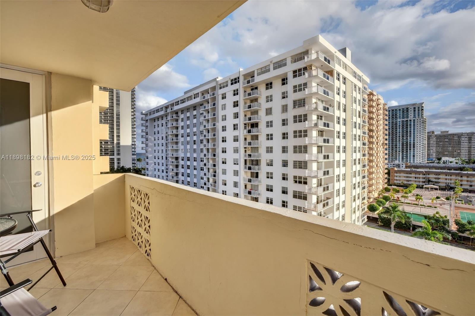 PLAZA TOWERS NORTH CONDO - Residential