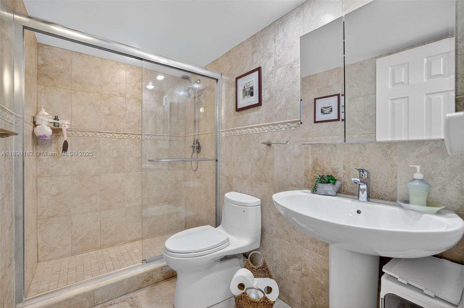 PLAZA TOWERS NORTH CONDO - Residential