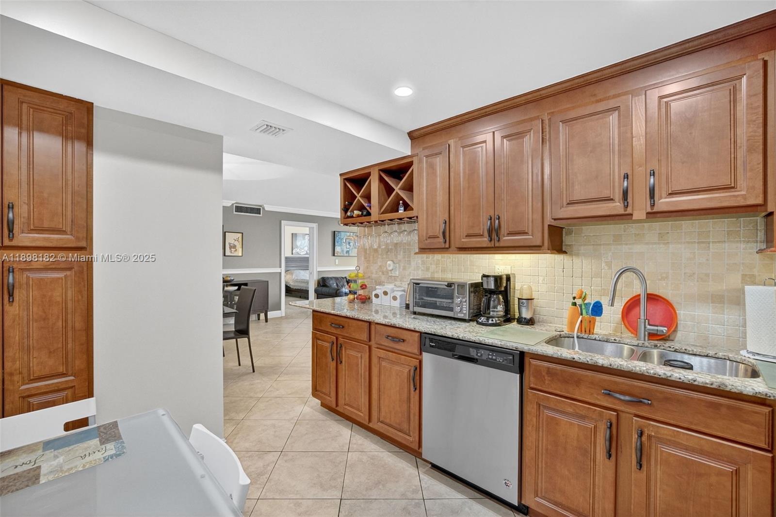 PLAZA TOWERS NORTH CONDO - Residential