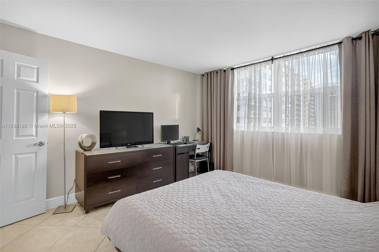 PLAZA TOWERS NORTH CONDO - Residential