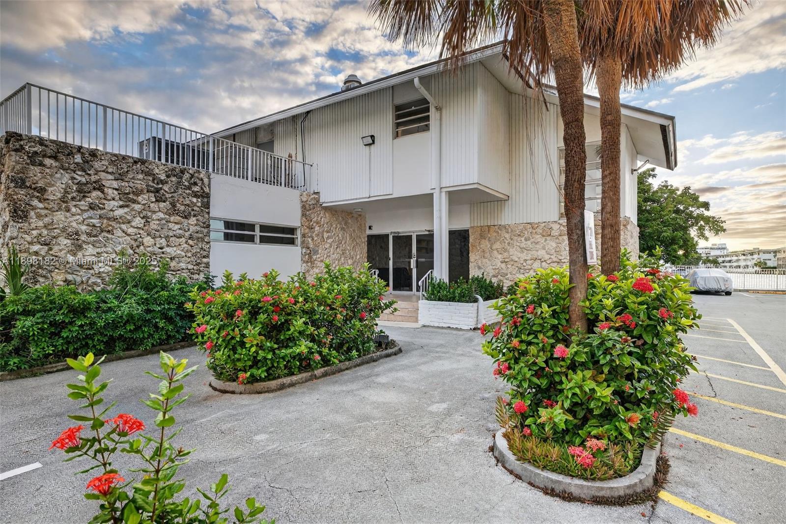 PLAZA TOWERS NORTH CONDO - Residential