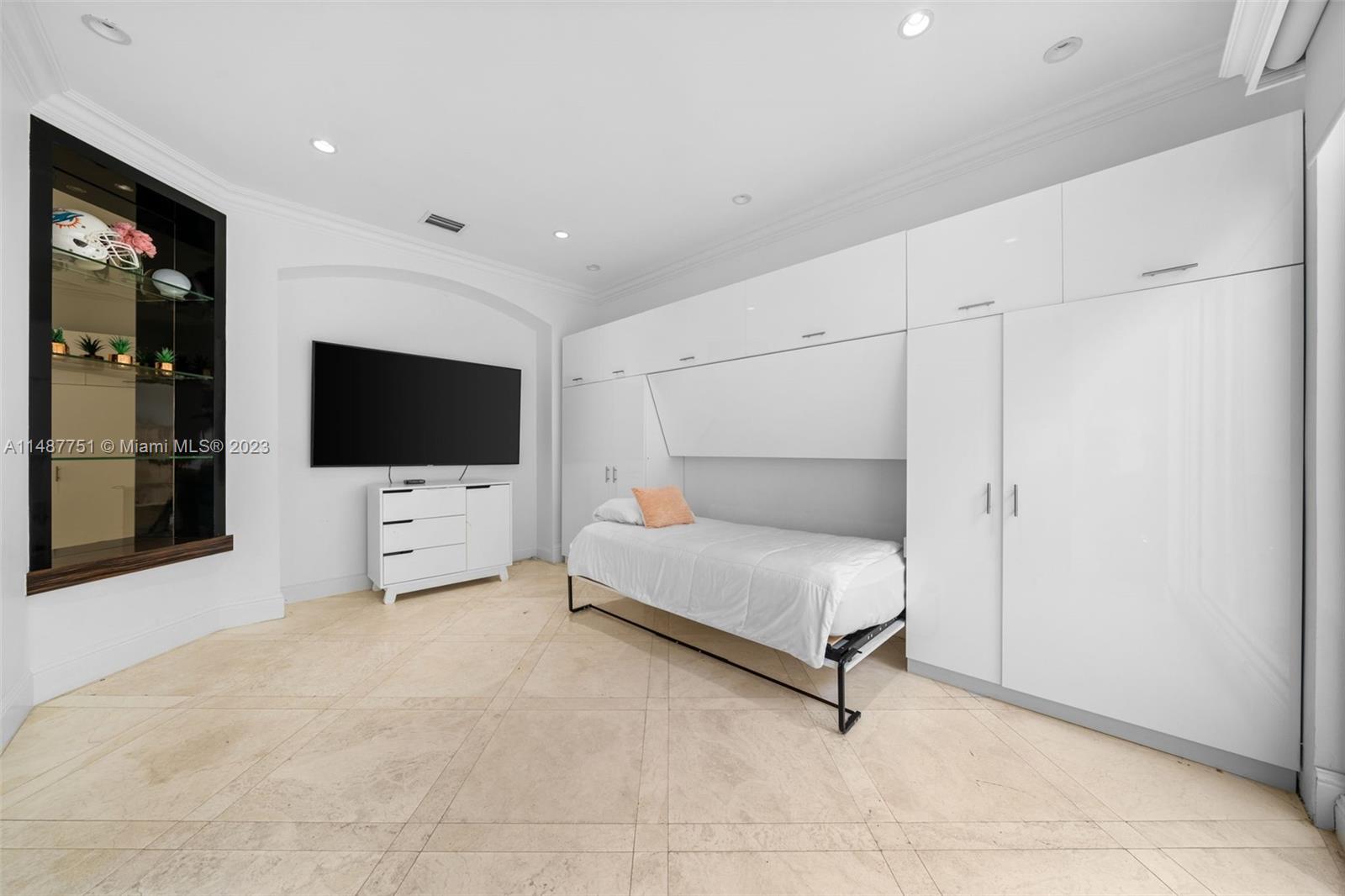 GOLDEN GATE ESTATES & MAR - Residential