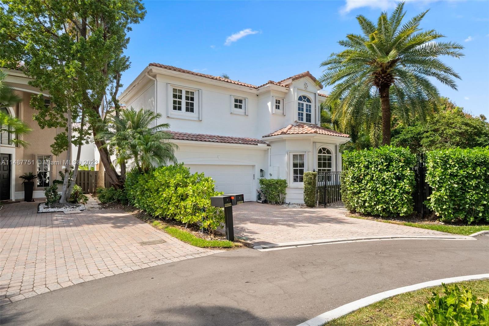 GOLDEN GATE ESTATES & MAR - Residential