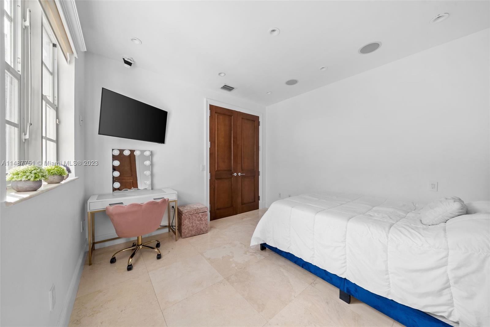 GOLDEN GATE ESTATES & MAR - Residential