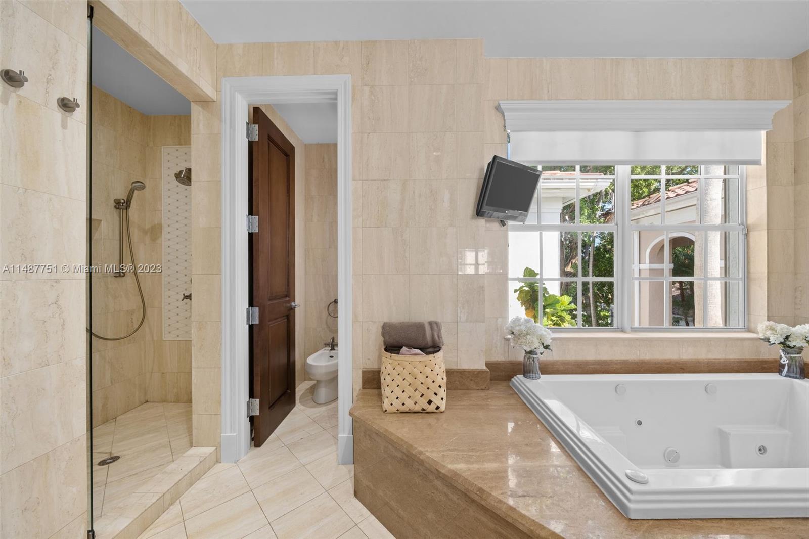 GOLDEN GATE ESTATES & MAR - Residential