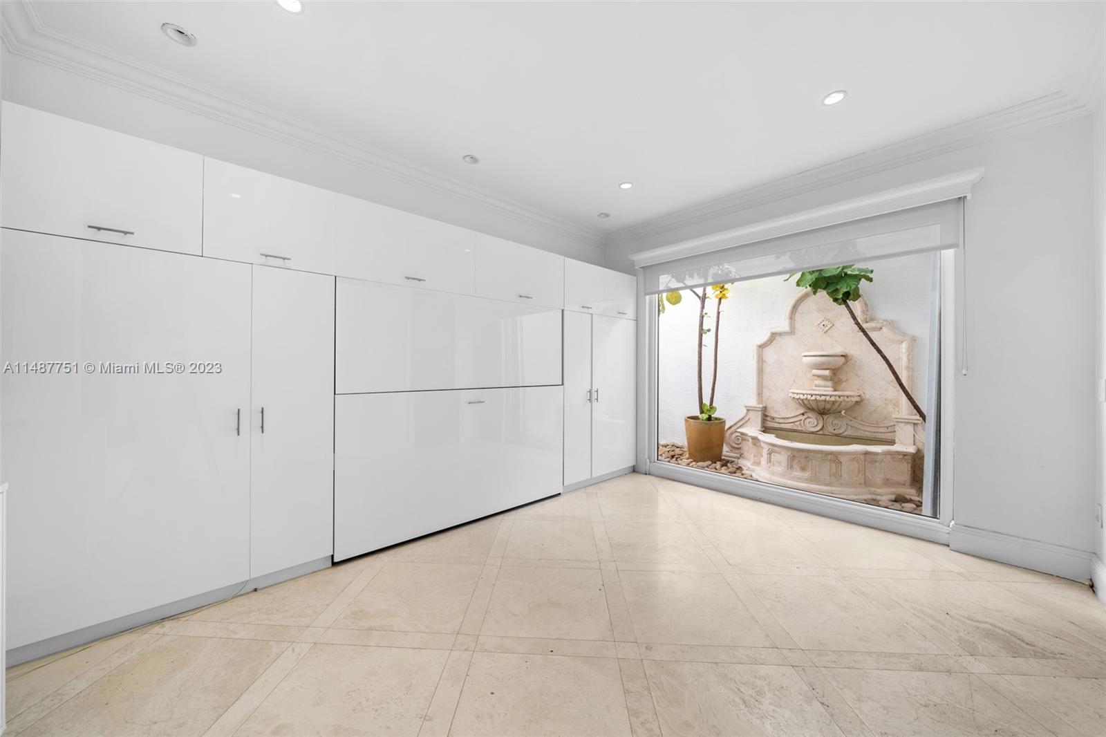 GOLDEN GATE ESTATES & MAR - Residential