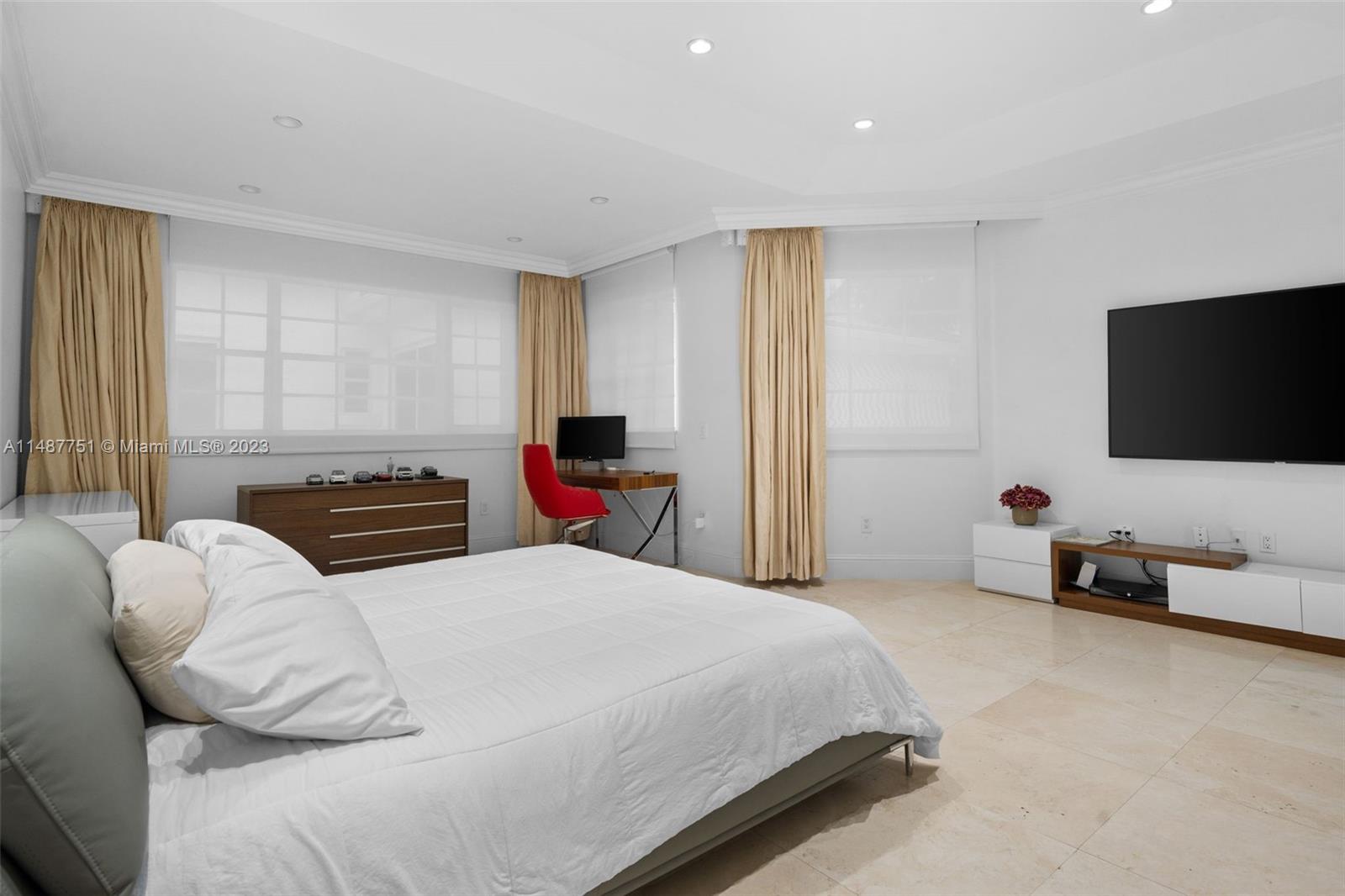 GOLDEN GATE ESTATES & MAR - Residential