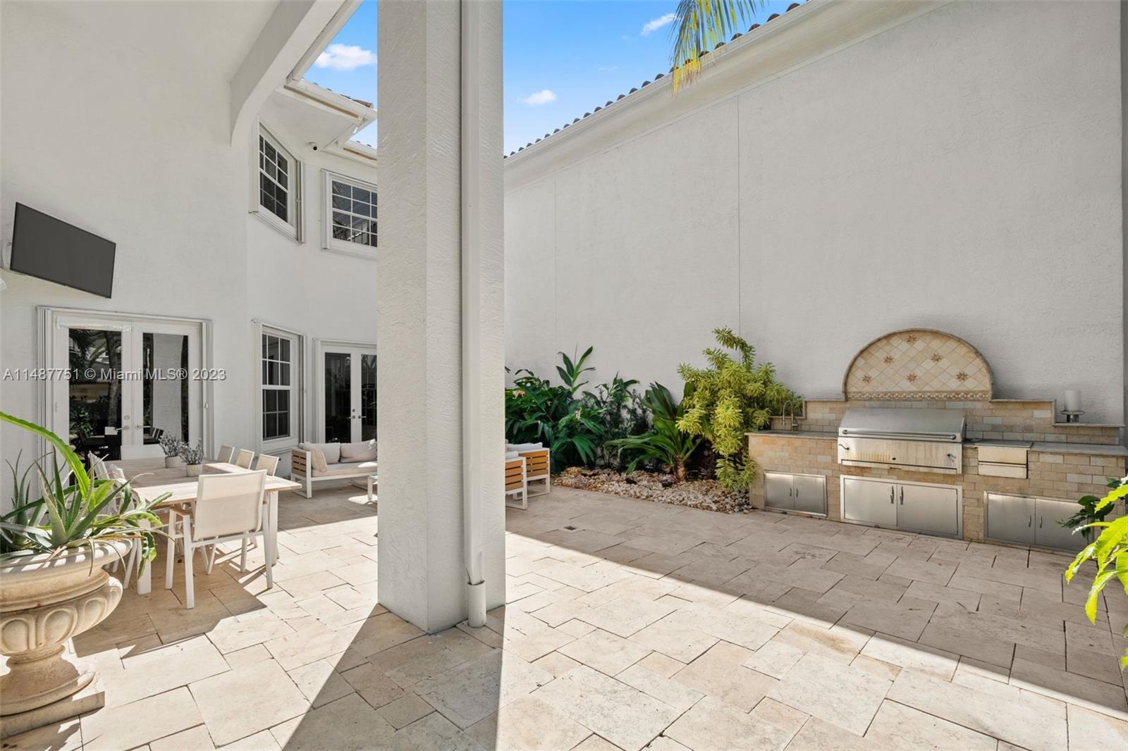 GOLDEN GATE ESTATES & MAR - Residential