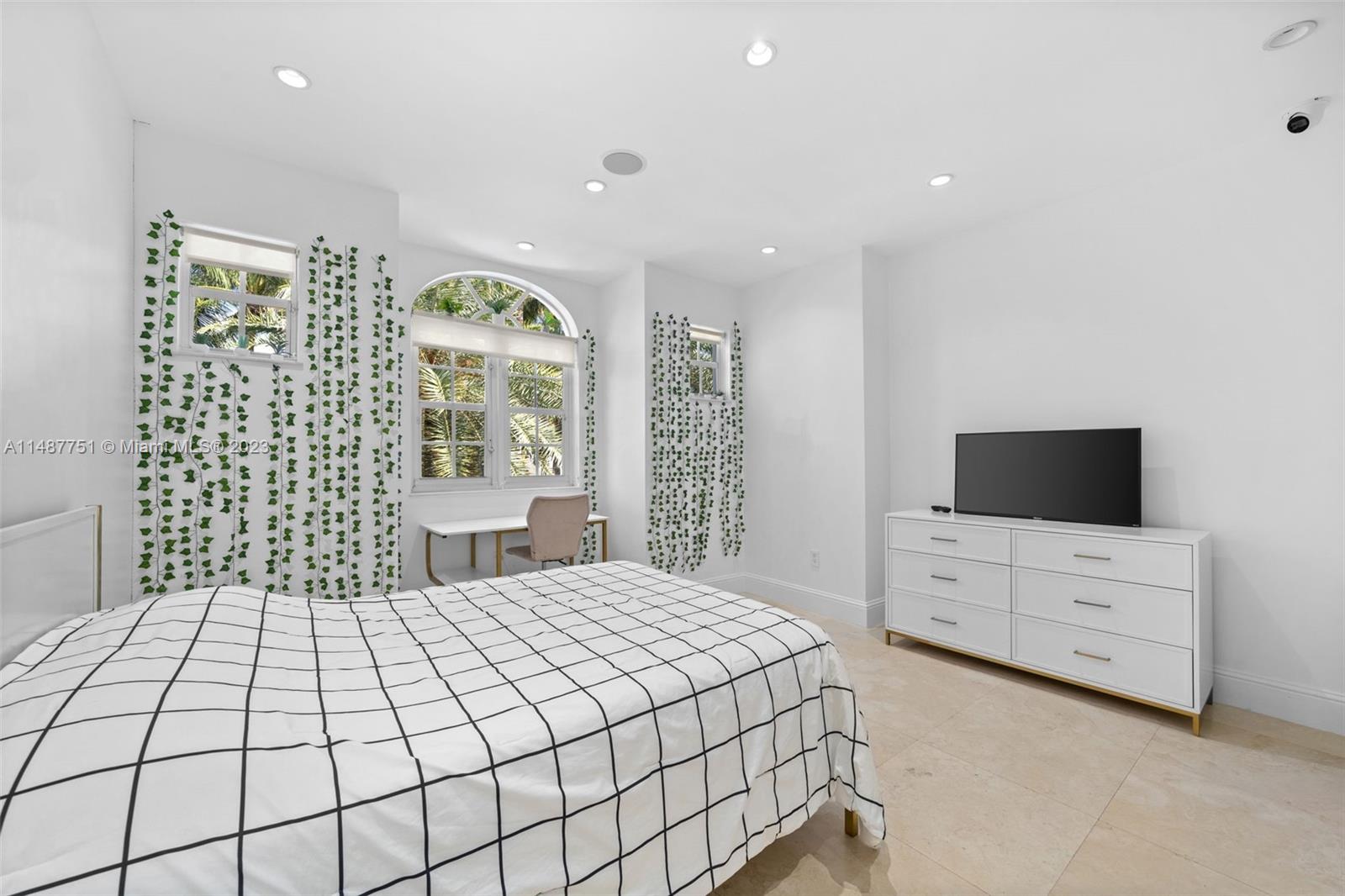 GOLDEN GATE ESTATES & MAR - Residential