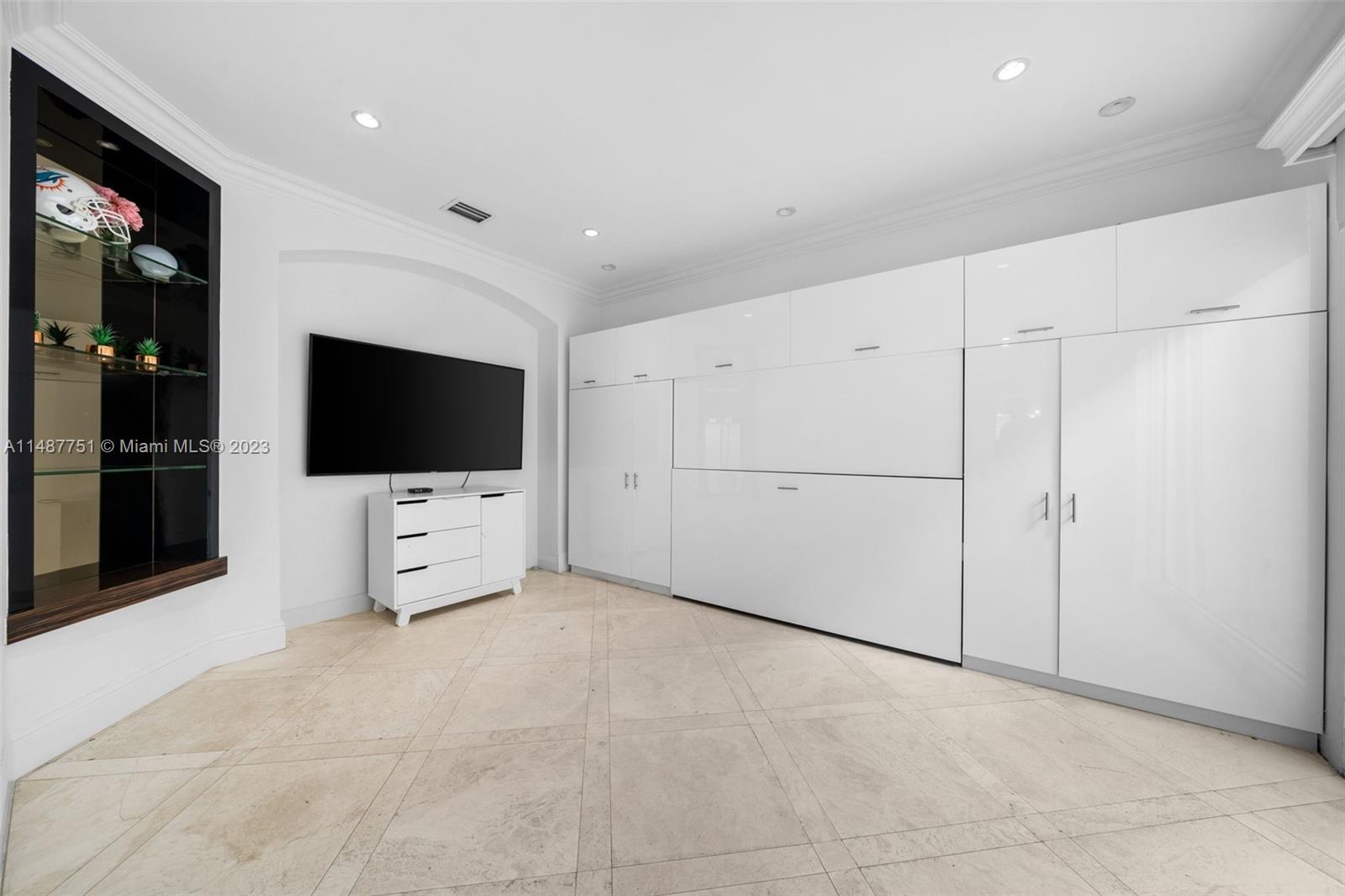 GOLDEN GATE ESTATES & MAR - Residential