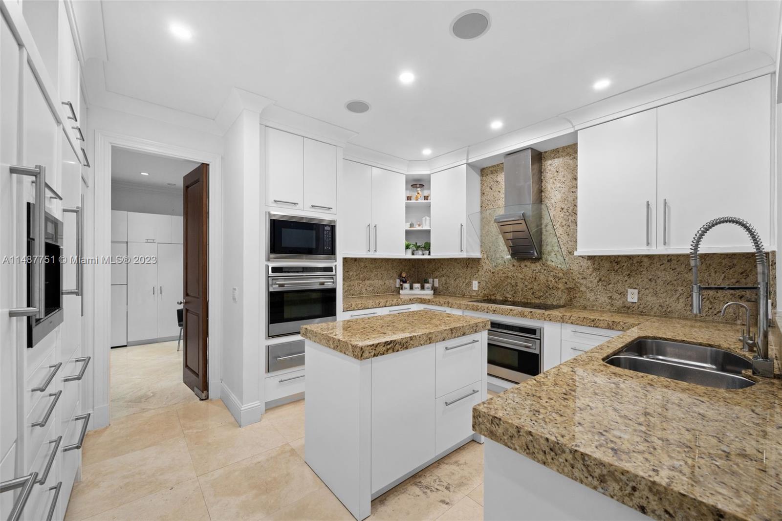 GOLDEN GATE ESTATES & MAR - Residential