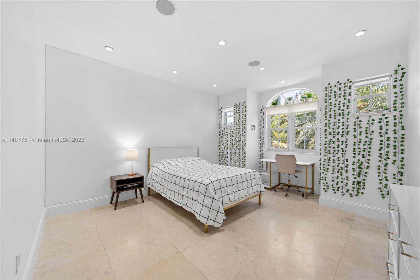 GOLDEN GATE ESTATES & MAR - Residential