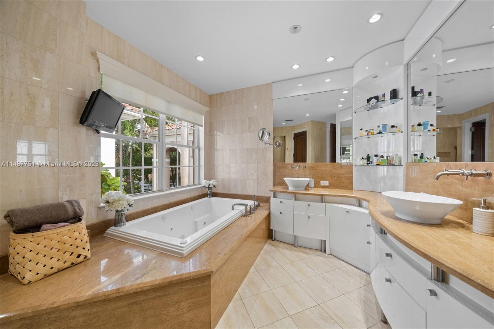 GOLDEN GATE ESTATES & MAR - Residential