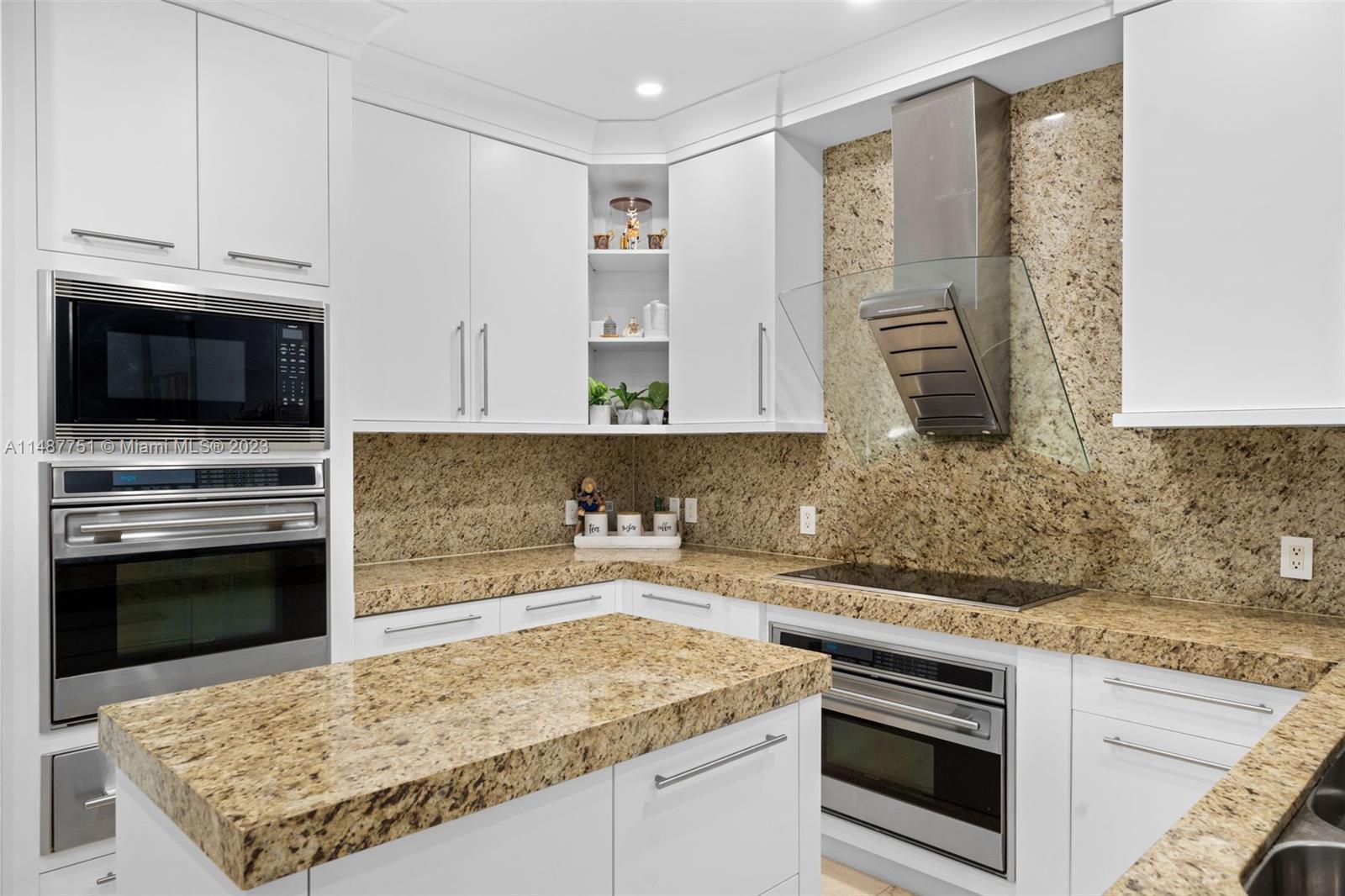 GOLDEN GATE ESTATES & MAR - Residential