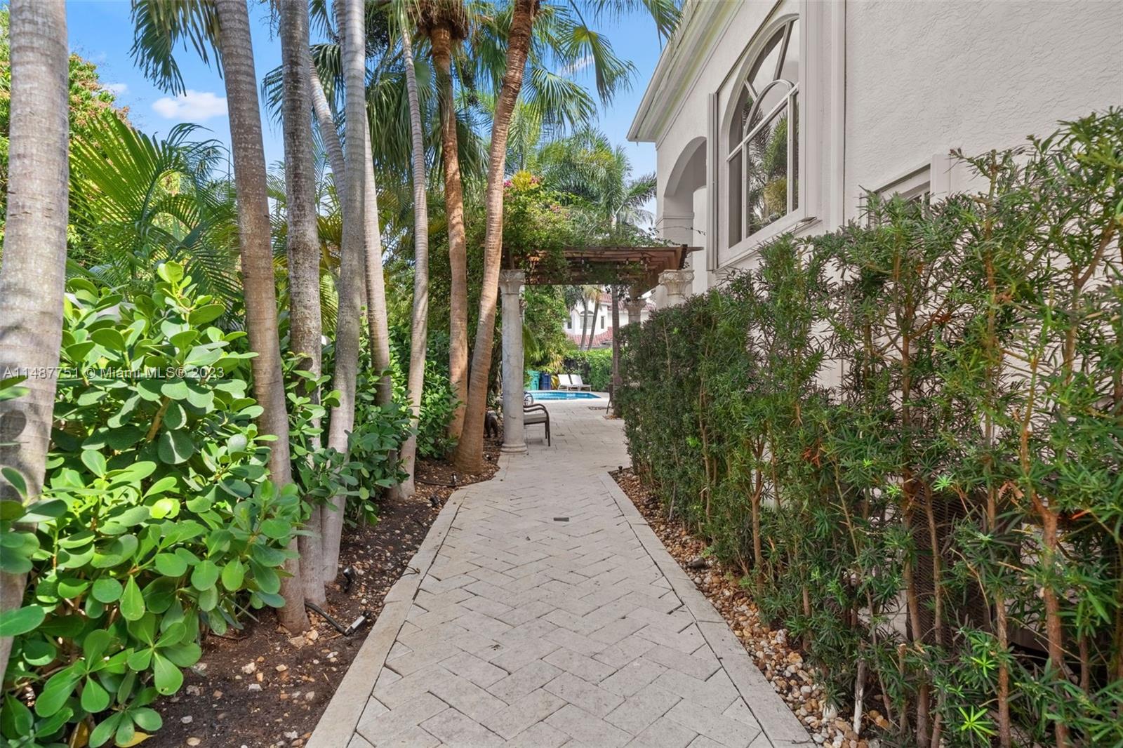 GOLDEN GATE ESTATES & MAR - Residential