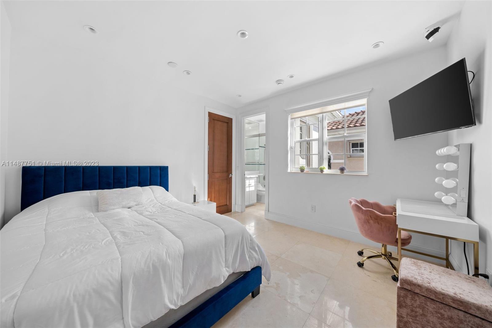 GOLDEN GATE ESTATES & MAR - Residential