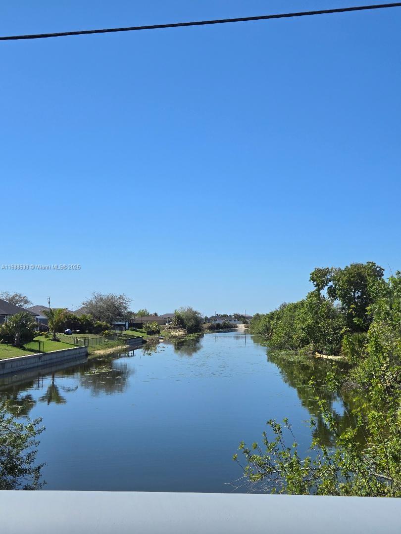 Beautiful waterfront lot to build your dream home. 12,000 sqft Lot. Build your dream Home in this magnificent Lot, let your imagination run wild and build new fun memories.