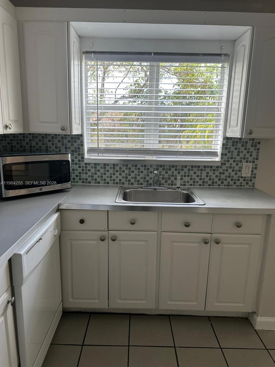 EVERGLADE LAND SALES CO - Residential Lease