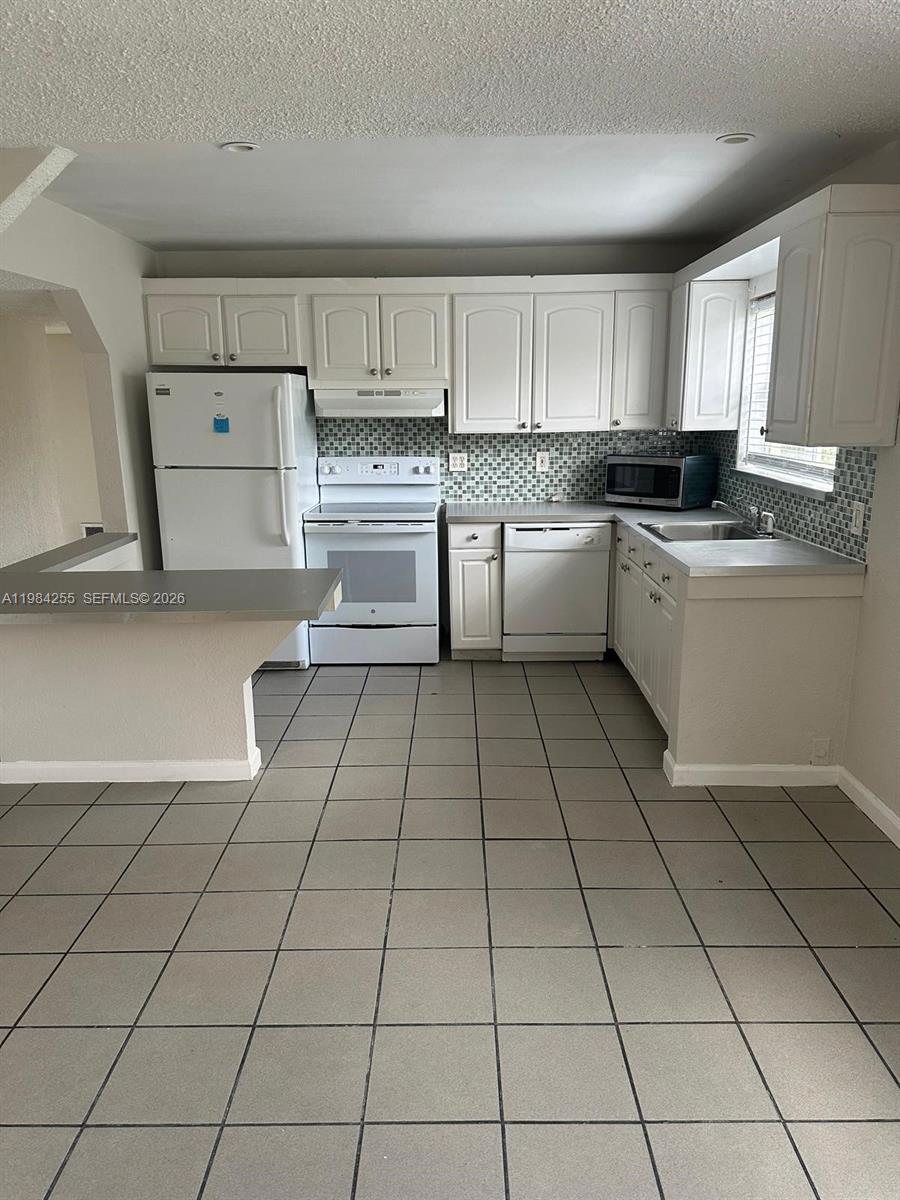 EVERGLADE LAND SALES CO - Residential Lease