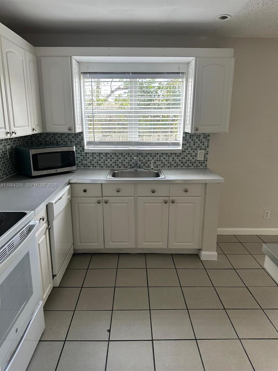 EVERGLADE LAND SALES CO - Residential Lease