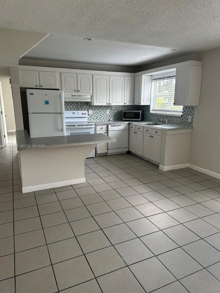 EVERGLADE LAND SALES CO - Residential Lease