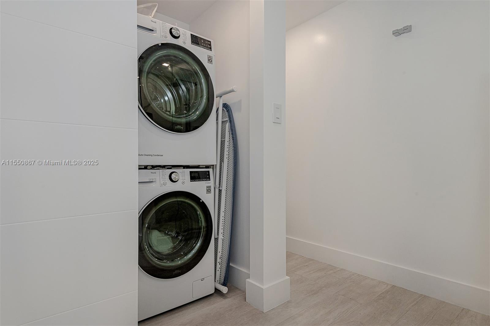 RONEY PALACE CONDO - Residential Lease