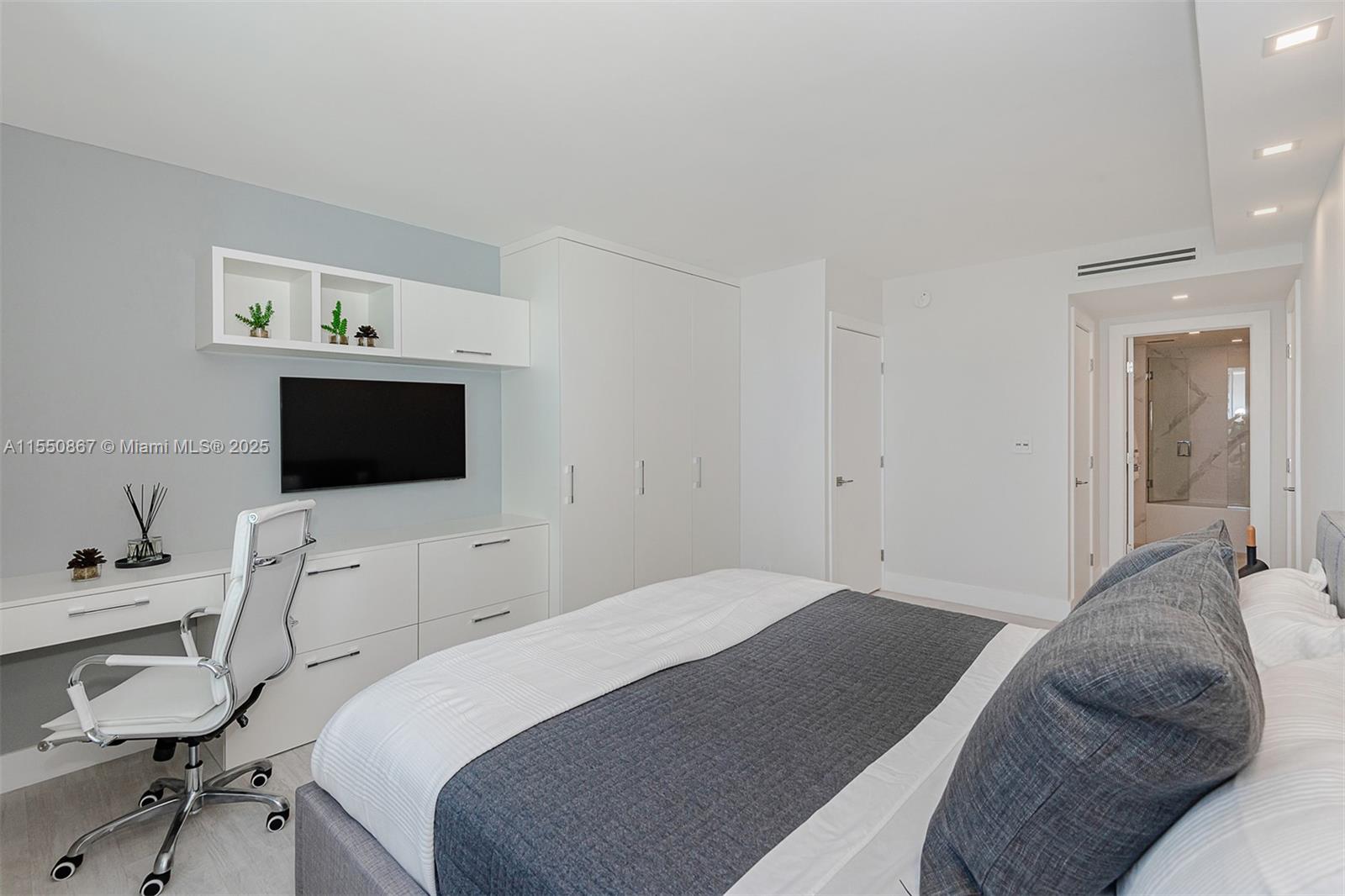 RONEY PALACE CONDO - Residential Lease