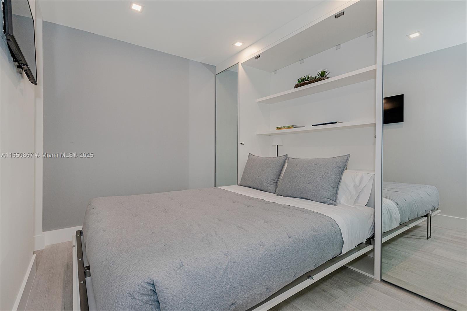 RONEY PALACE CONDO - Residential Lease