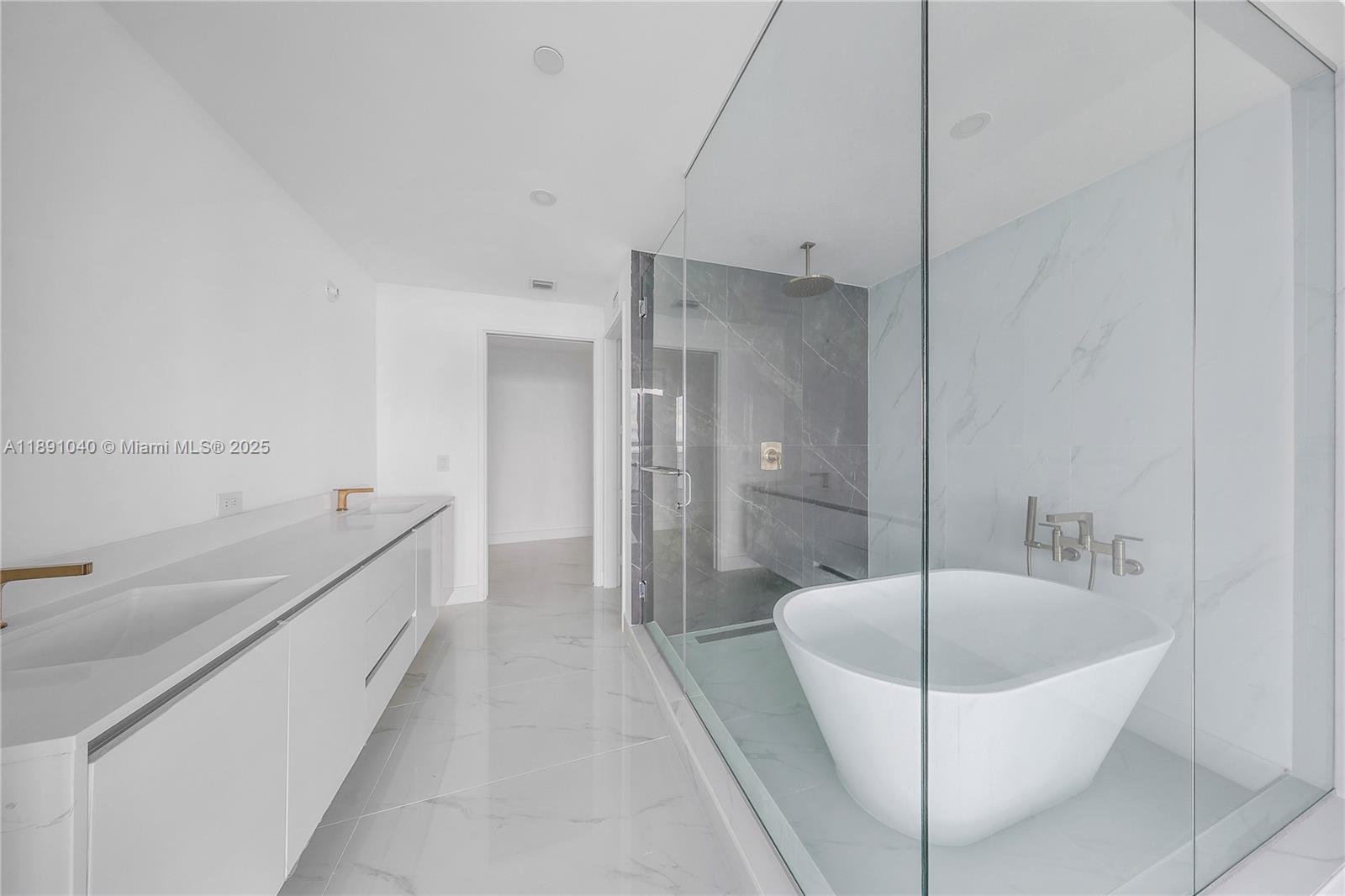 ARIA RESERVE SOUTH - Residential