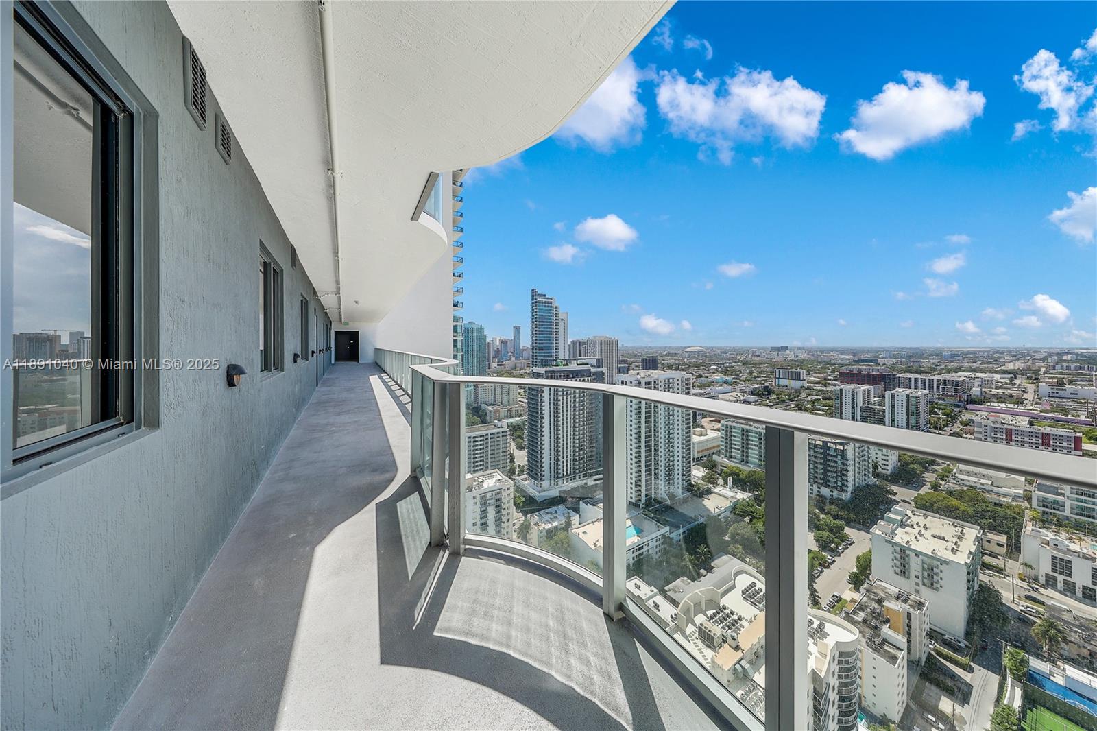 700 NE 24 St 3402