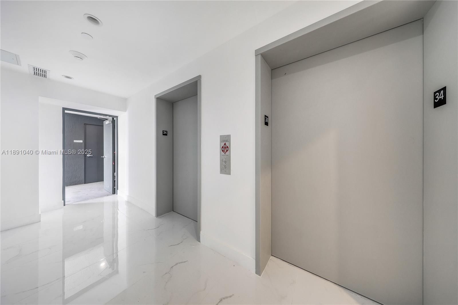 700 NE 24 St 3402