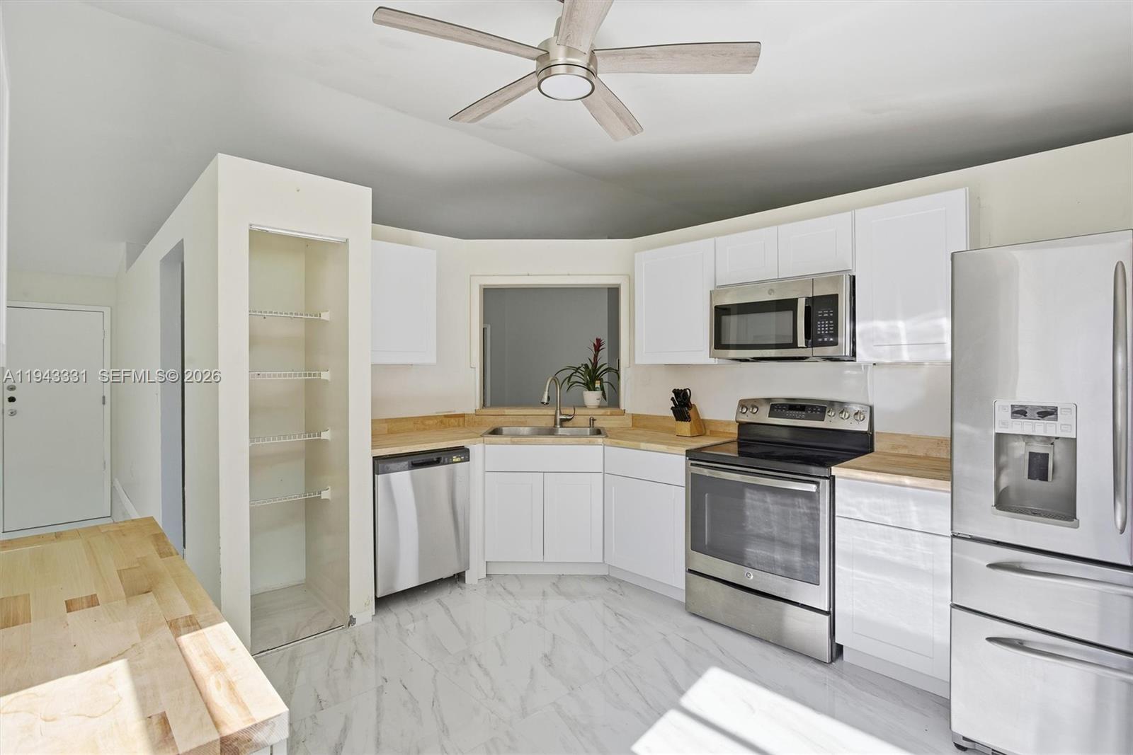 COUNTRY LAKE MANORS SEC 3 - Residential