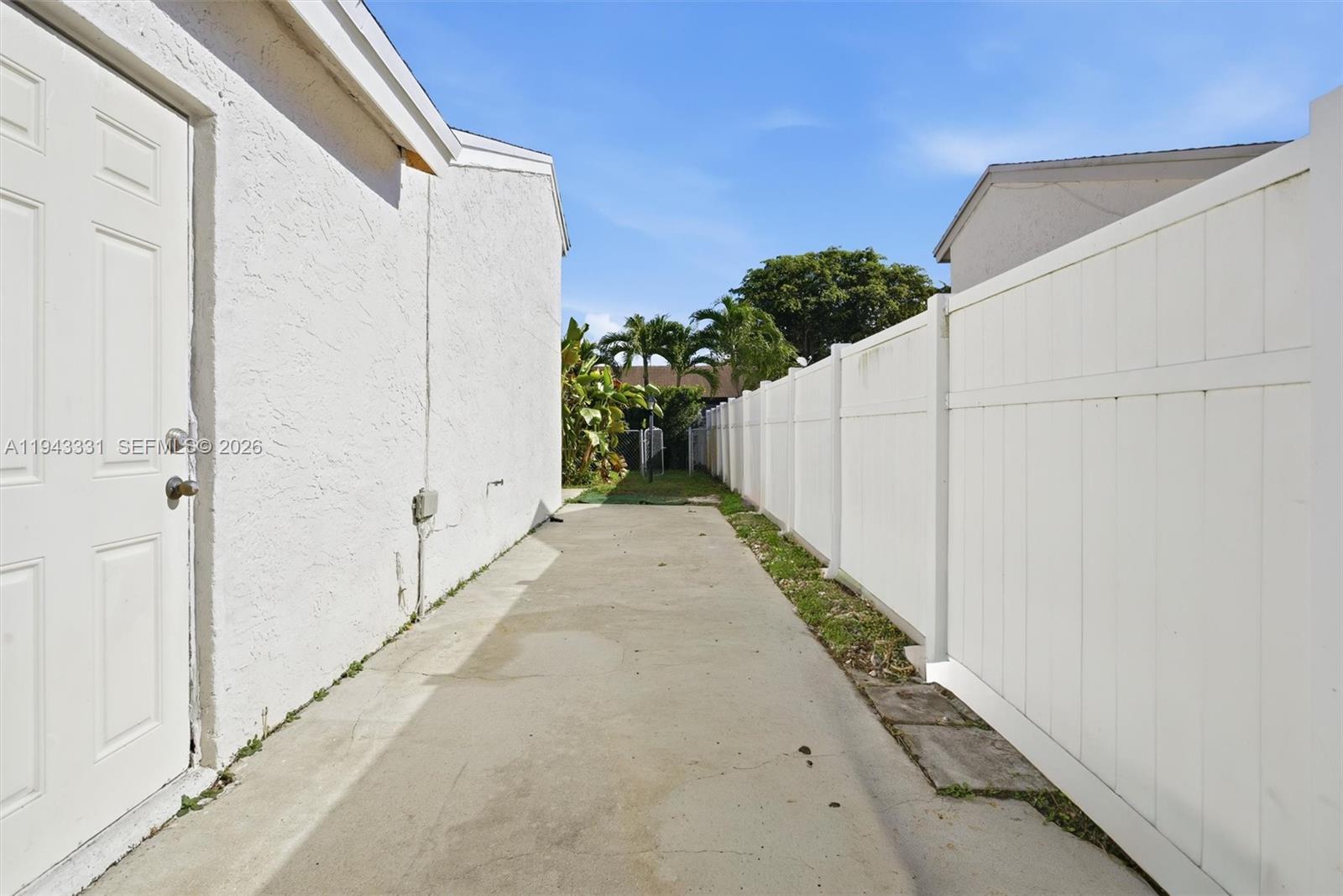 COUNTRY LAKE MANORS SEC 3 - Residential