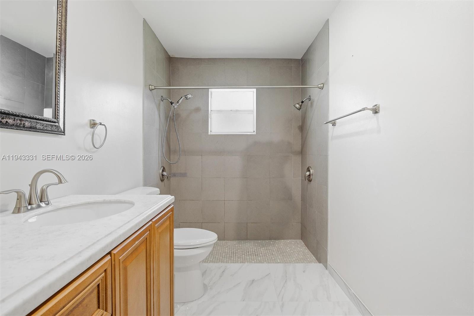 COUNTRY LAKE MANORS SEC 3 - Residential