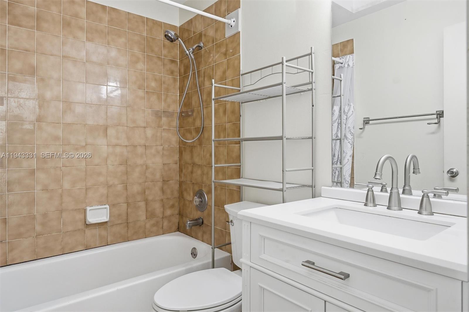 COUNTRY LAKE MANORS SEC 3 - Residential