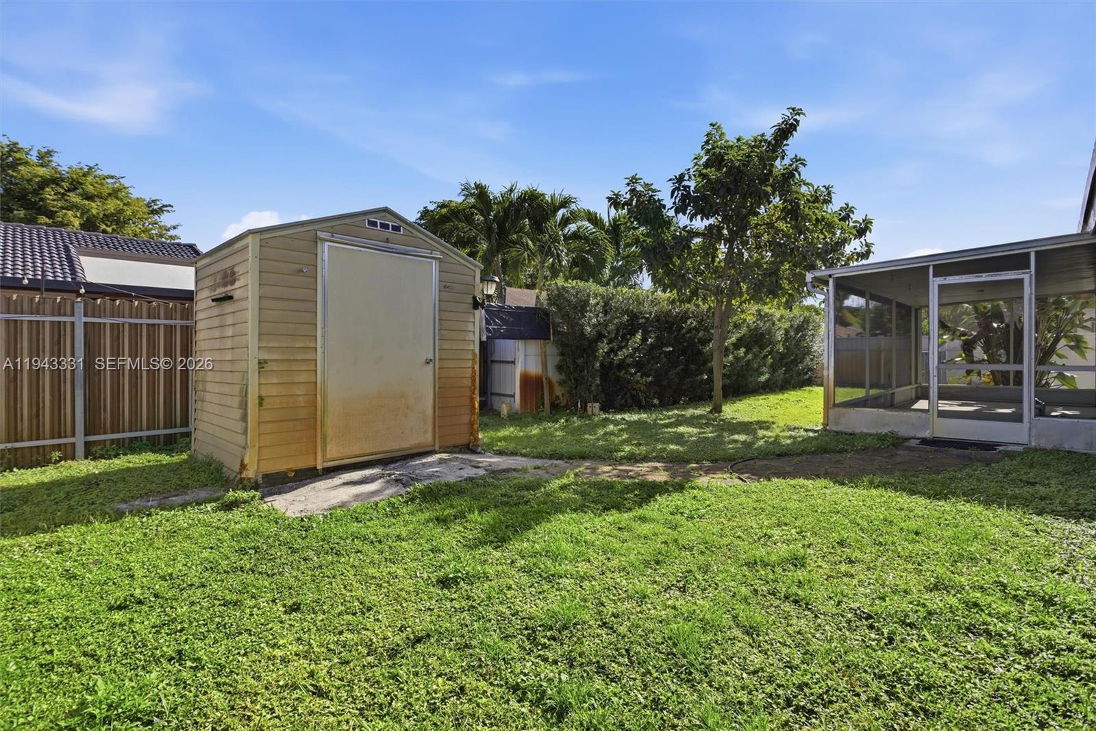 COUNTRY LAKE MANORS SEC 3 - Residential