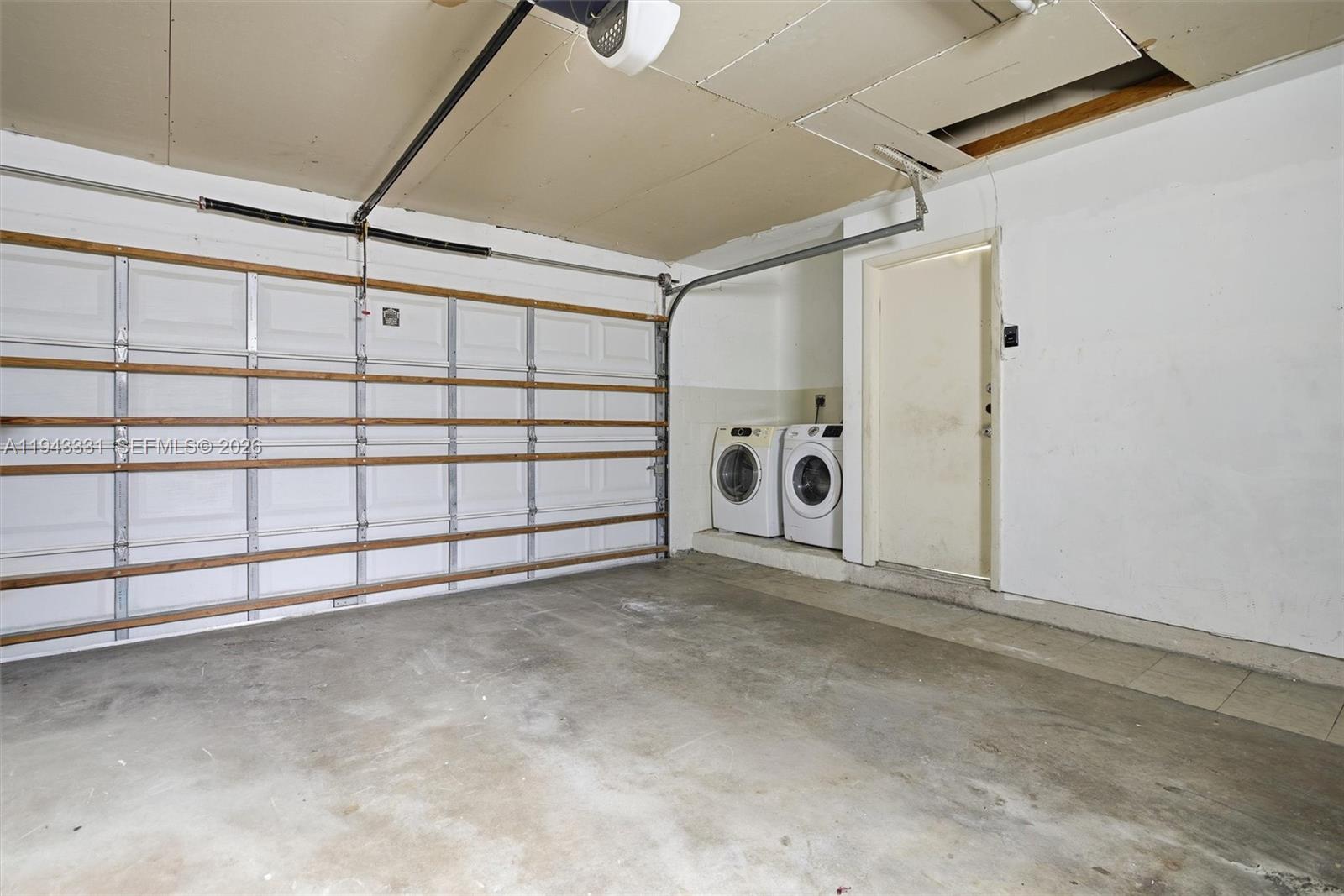 COUNTRY LAKE MANORS SEC 3 - Residential