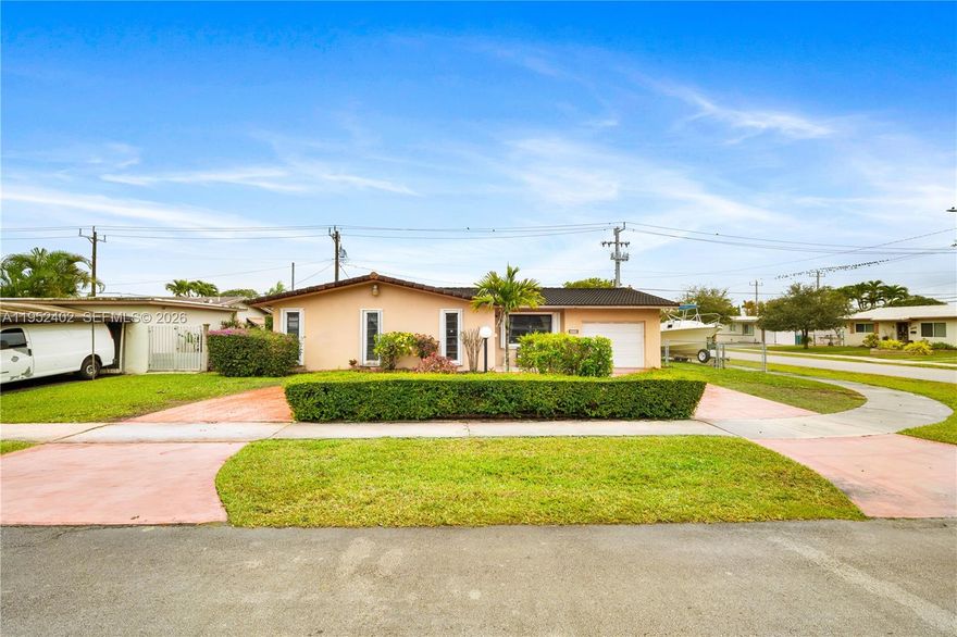 Beautiful corner lot property located in the desirable Westchester area, very close to Tropical Park.This home features 3 bed/2bath,garage and spacious pool,perfect to family enjoyment and entertaining.Excellent layout with abundant natural light and great potential to customize to your taste.The corner lot offers added privacy and outdoor space.
Conveniently located near top - rated schools, shopping centers,supermarkets, and with easy access to major highways.