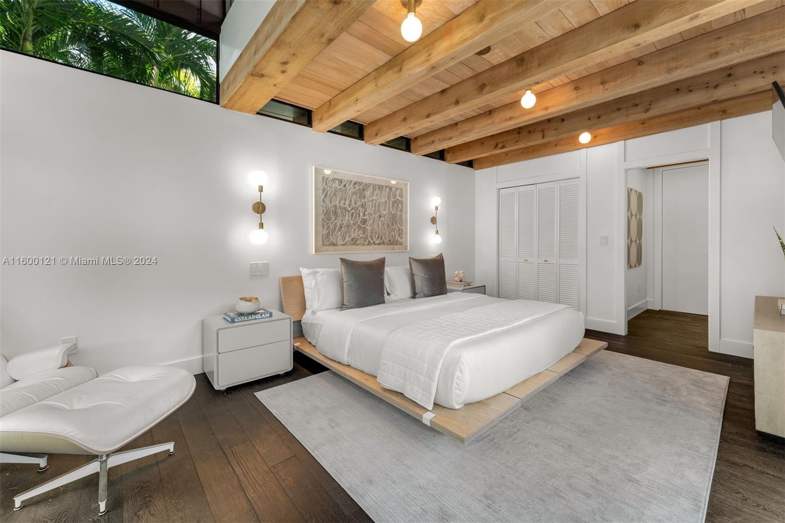 PINECREST MANOR 1ST ADDN - Residential