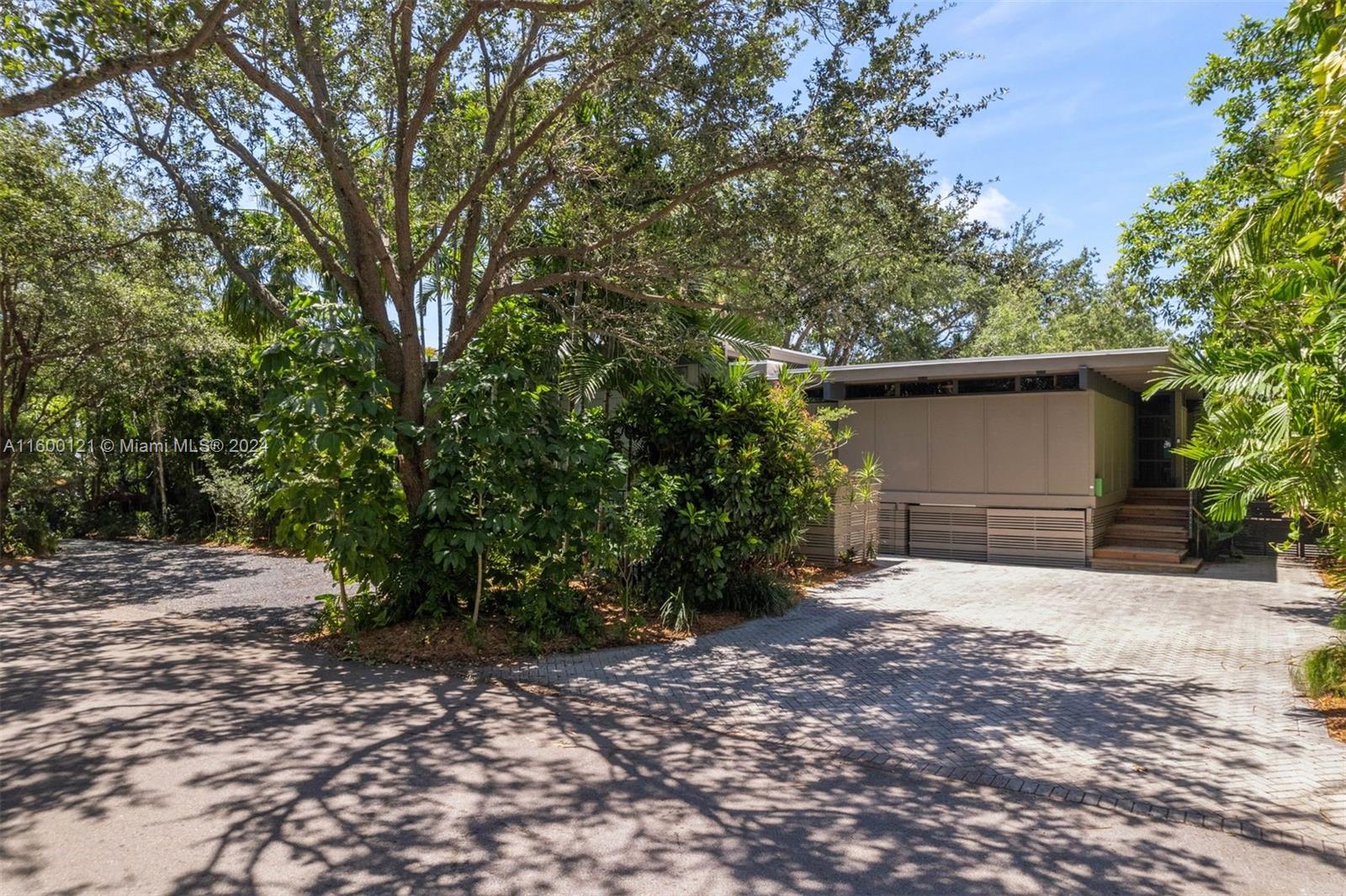 PINECREST MANOR 1ST ADDN - Residential