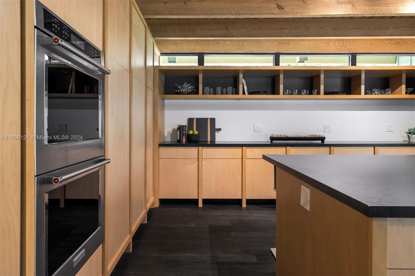 PINECREST MANOR 1ST ADDN - Residential