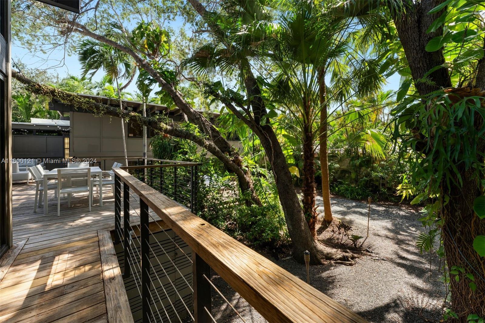 PINECREST MANOR 1ST ADDN - Residential