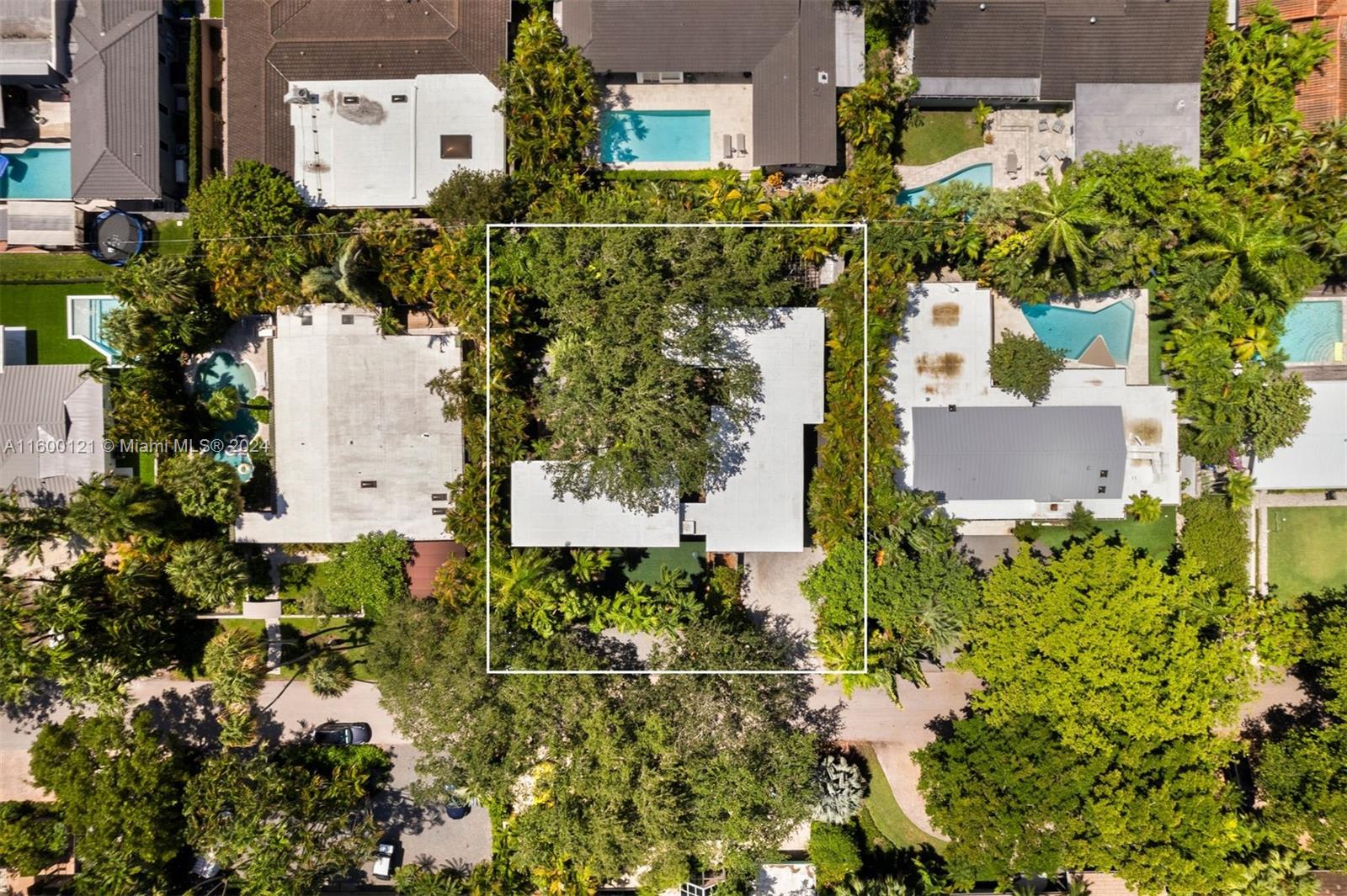 PINECREST MANOR 1ST ADDN - Residential