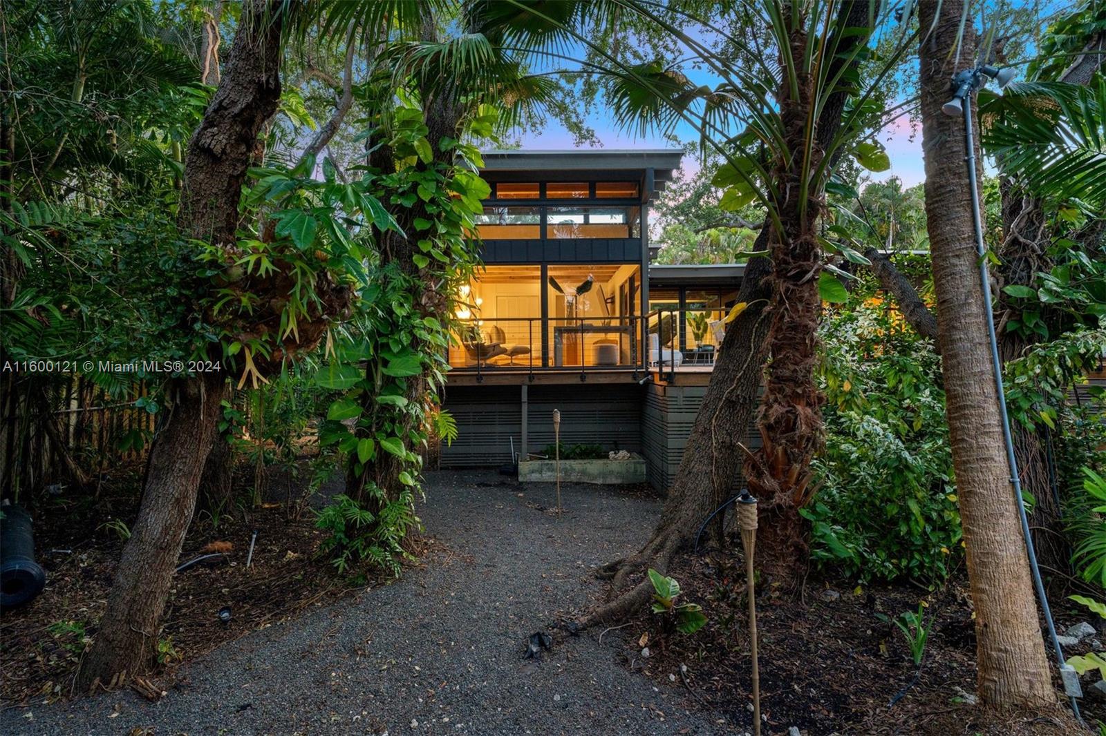 PINECREST MANOR 1ST ADDN - Residential