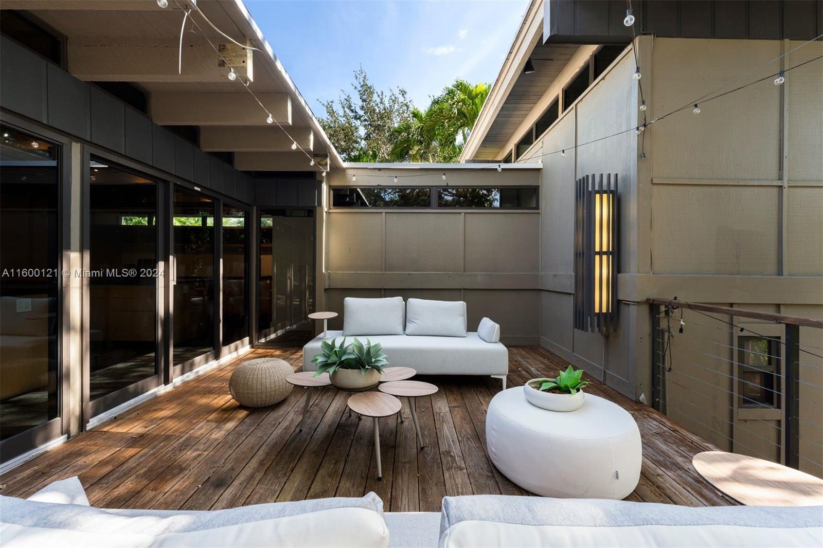 PINECREST MANOR 1ST ADDN - Residential