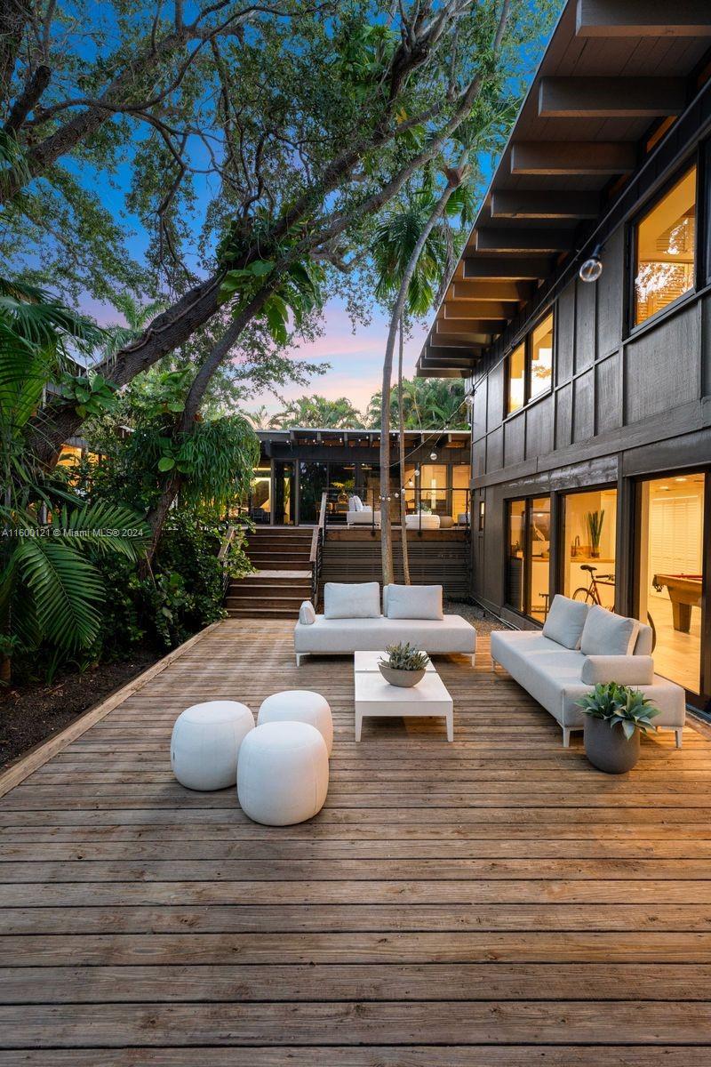 PINECREST MANOR 1ST ADDN - Residential