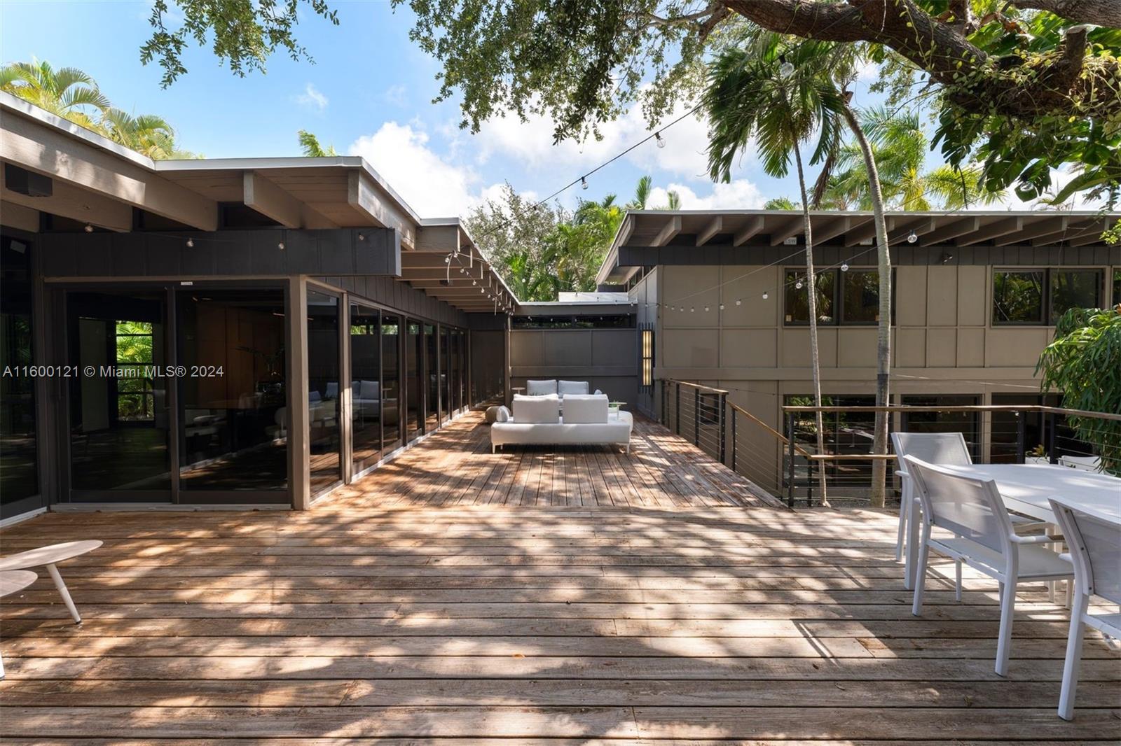 PINECREST MANOR 1ST ADDN - Residential