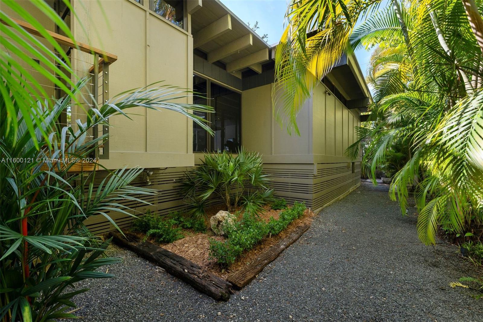 PINECREST MANOR 1ST ADDN - Residential