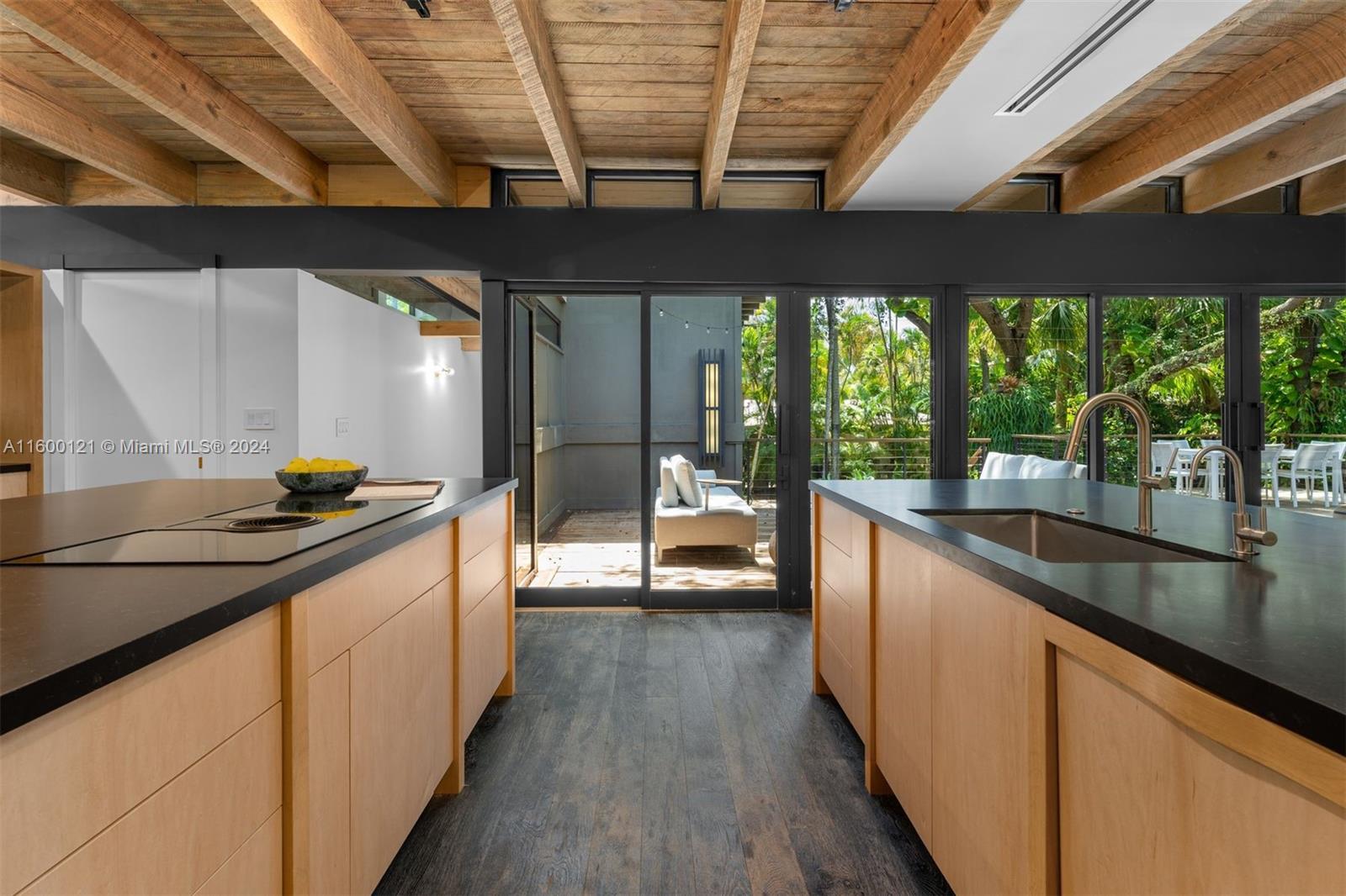 PINECREST MANOR 1ST ADDN - Residential